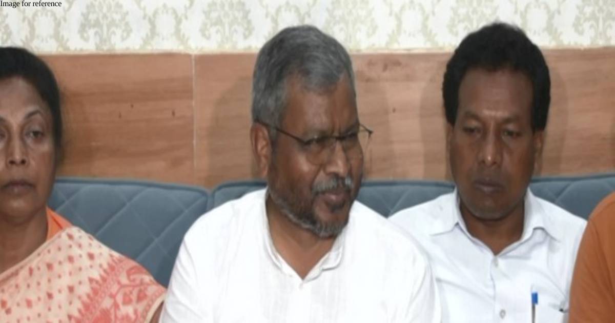 Former Jharkhand CM Babulal Marandi hits out at Hemant Soren government over Dumka girl's death case